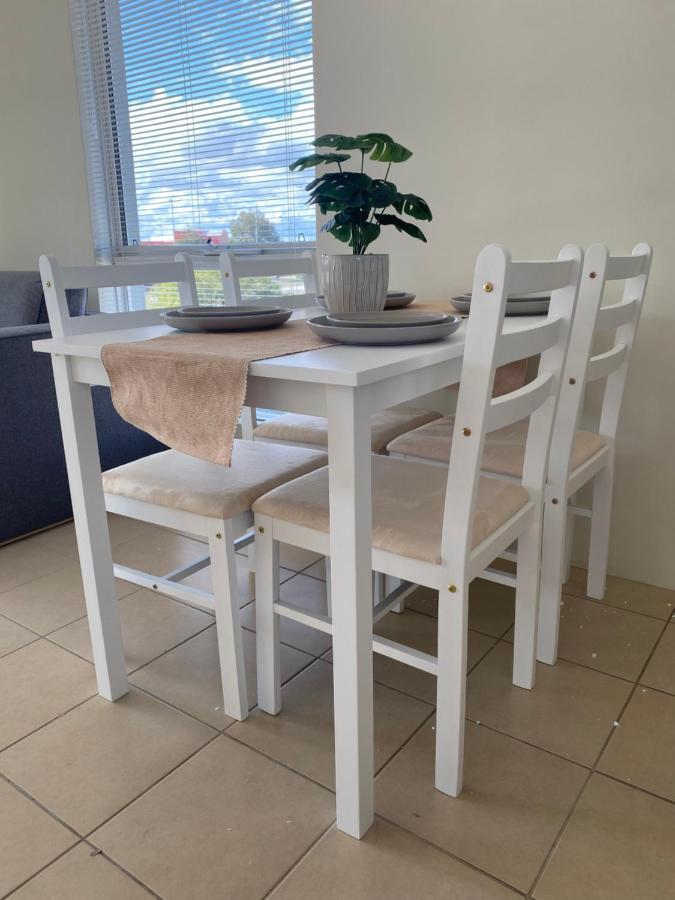 Modern Luxury 1 Bedroom Apartment - Walk To The Shops! Free Wifi Clarkson Exterior photo